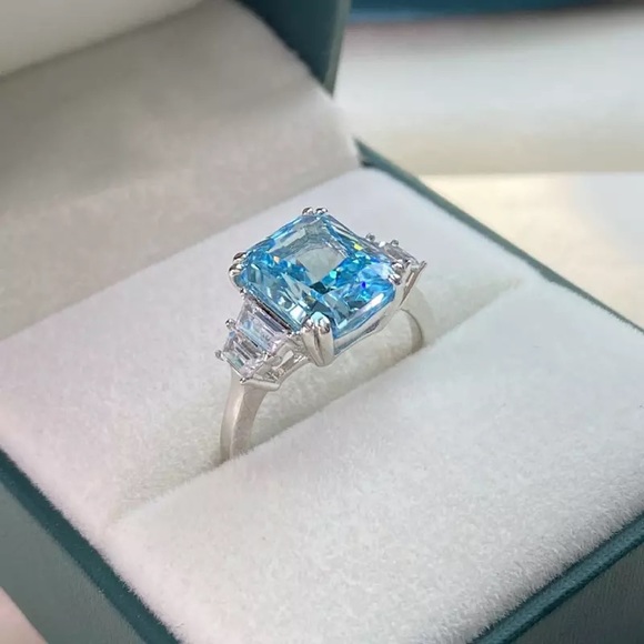 2ct Radiant Aquamarine Ring - Picture 7 of 15